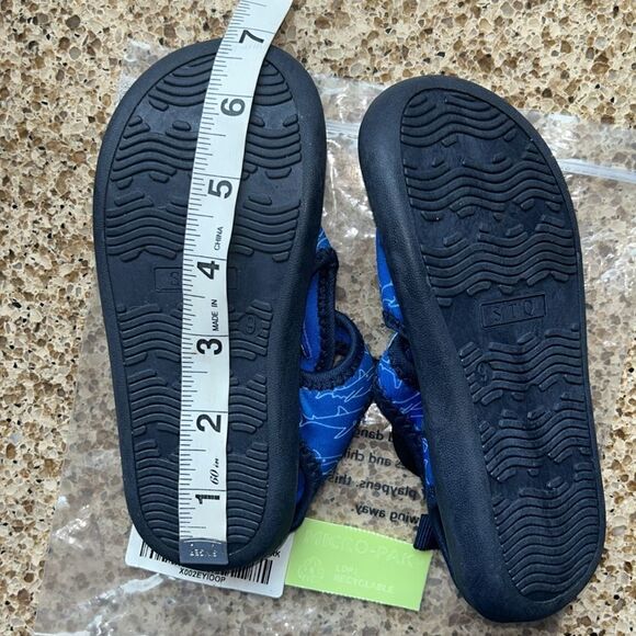 Royal 👸🫅 Blue 🌊 Shark 🦈 Print Mesh & Rubber Beach 🏖️ Sandals🩴 Grip Velcro - Picture 10 of 17